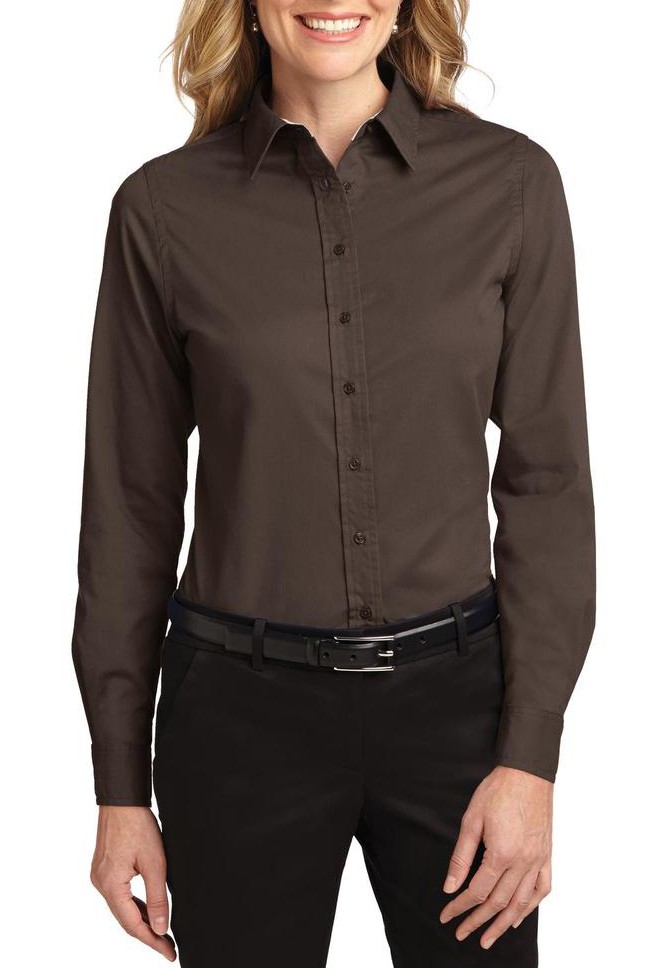 Port Authority® blusa de manga larga anti-arrugas, perfecta para la jornada laboral. L608 grano de café