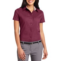 Port Authority® Blusa de manga corta de fácil cuidado. L508 borgoña
