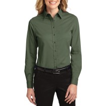 Port Authority® blusa de manga larga anti-arrugas, perfecta para la jornada laboral. L608 verde trébol