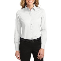 Port Authority® blusa de manga larga anti-arrugas, perfecta para la jornada laboral. L608 blanco