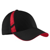 Sport-Tek® gorra bicolor de algodón con laterales de malla. STC12 negro/rojo