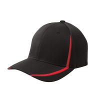 Sport-Tek® Gorra estructurada de perfil medio, bicolor. STC16 negro/rojo