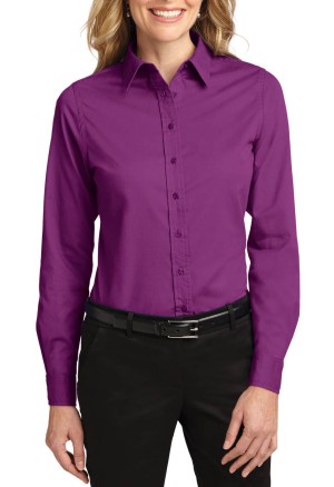 Port Authority® blusa de manga larga anti-arrugas, perfecta para la jornada laboral. L608 mora